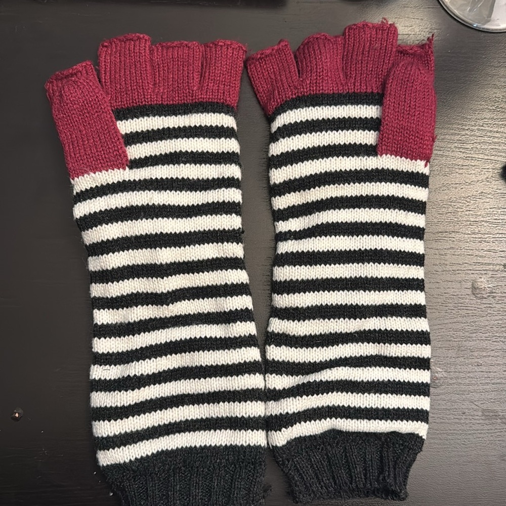 gloves - Picture 2 of 2